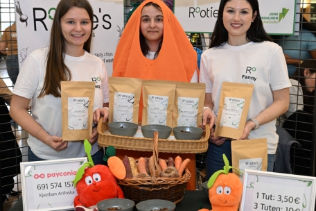 Das Mini-Unternehmen „Rootie’s“ macht mit Kostproben und Kostümen auf sich aufmerksam