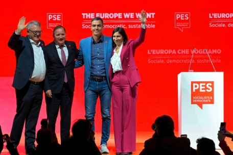 (V.l.): Der SPE-Spitzenkandidat und EU-Sozialkommissar Nicolas Schmit, der SPE-Vorsitzende Stefan Löfven, der spanische Regierungschef Pedro Sanchez und die Vorsitzende der italienischen Demokratischen Partei (PD), Elly Schlein