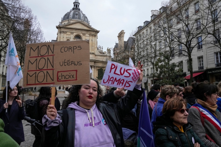 Montagnachmittag / Frankreich nimmt „Freiheit zur Abtreibung“ in die Verfassung auf