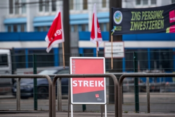 Deutschland / Doppelstreik: Zeitgleich Arbeitsniederlegung bei Bahn und Lufthansa