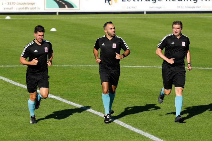 Fußball / VAR light, Blaue Karte, Belegschaft: So steht es um die FLF-Referees