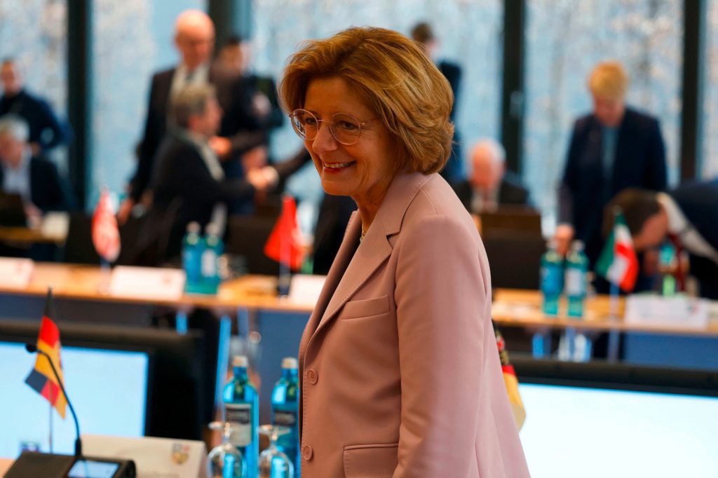 Deutschland / Eine Frau im Schloss Bellevue: Diskussionen über das nächste Staatsoberhaupt