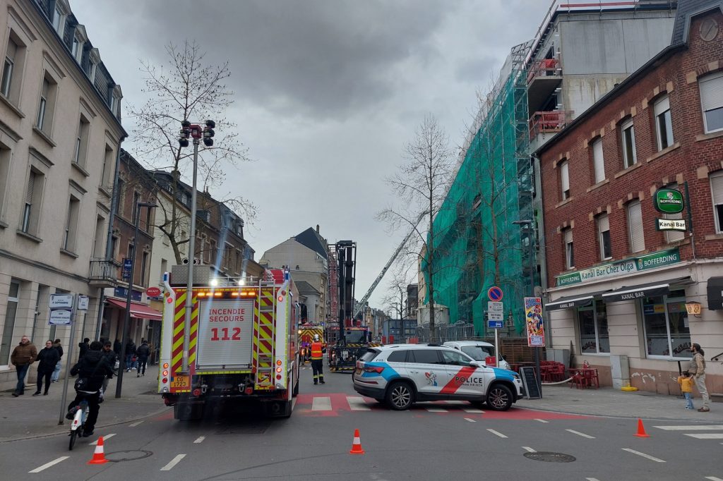 Samstagnachmittag / Großeinsatz in der Escher Kanalstraße – Feuer in ehemaligem Tageblatt-Firmensitz