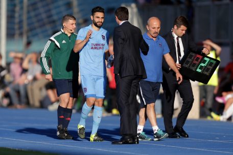 Im Sommer 2015 war Shota Arveladze als Trainer (M.) im Stade Josy Barthel zu Gast