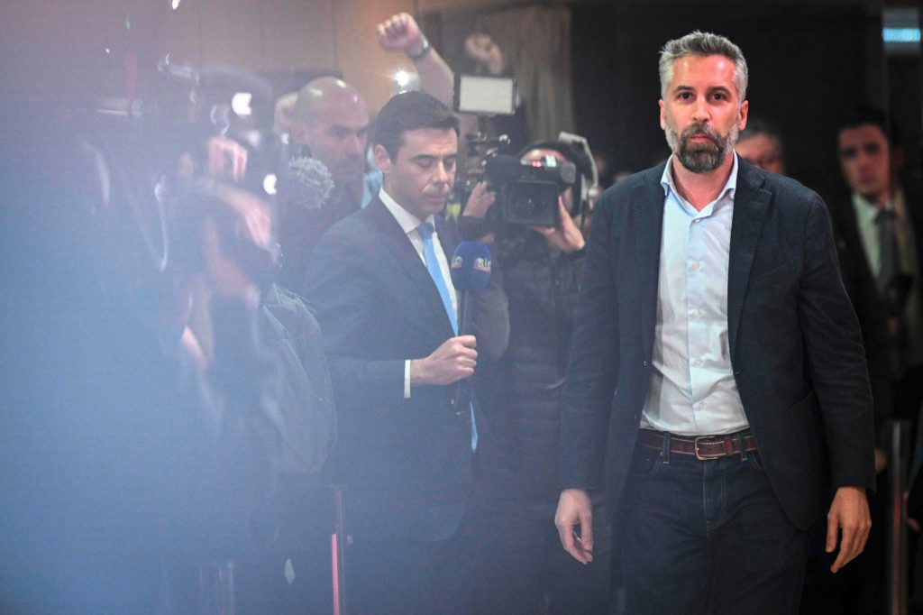 Kommentar / Der (fast) unerklärliche Machtwechsel in Portugal