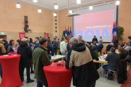 Im OGBL-Hauptquartier warten die Anwesenden auf die Wahlergebnisse