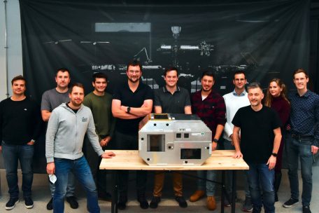 Sie machten den Rekord auf der ISS möglich: die Mitarbeiter von „Flawless Photonics“ aus Wecker
