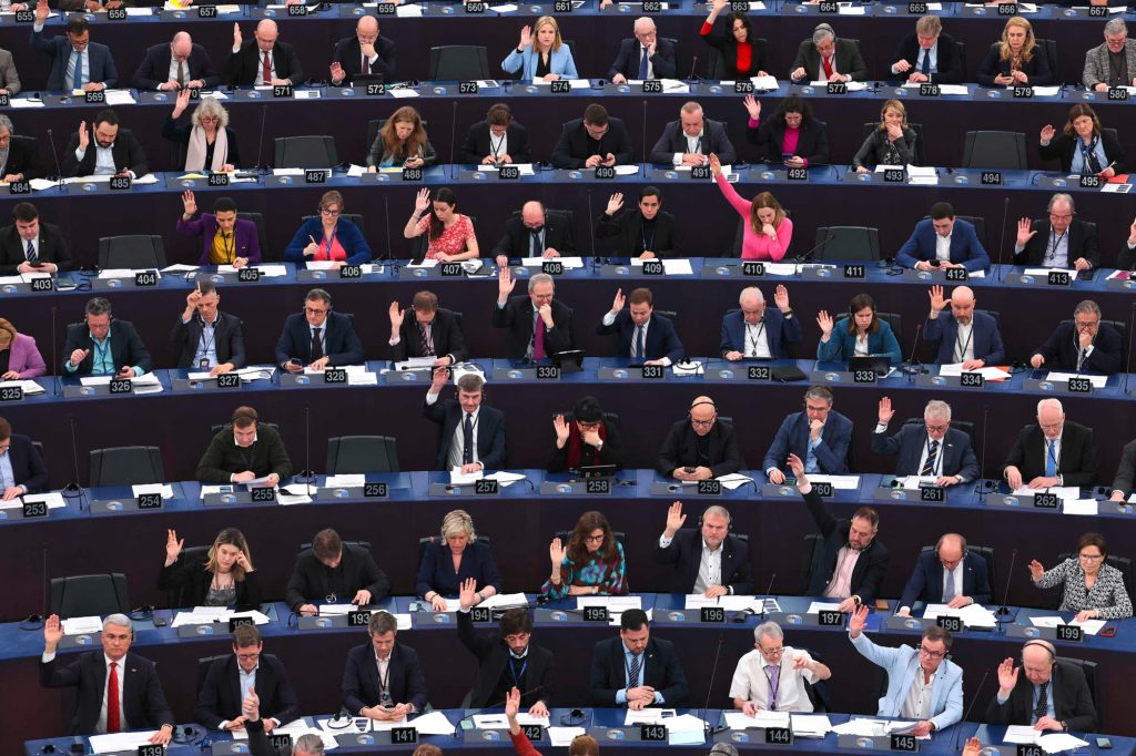 EU-Parlament / Abgeordnete erheben Klage vor dem EuGH gegen die Kommission