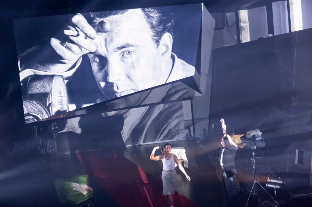 Theater / „Verehrte Reichsgletscherspalte“: TNL brilliert mit Albert Ostermaiers „Stahltier. Ein Exorzismus“