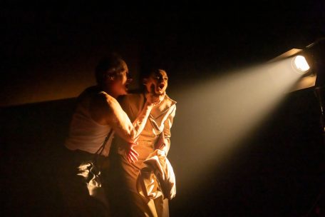 Kein schöner Schein, sondern teuflisch gutes Theater mit fiesen Figuren