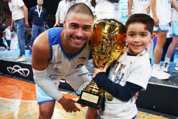 Basketball / Besser spät als nie: Raul Birenbaum jubelt über den zweiten Pokalsieg in Folge