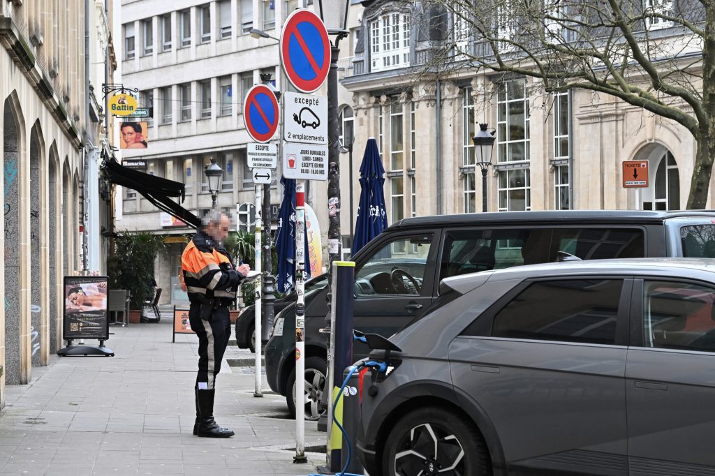 Editorial / Zivilcourage und Denunziantentum