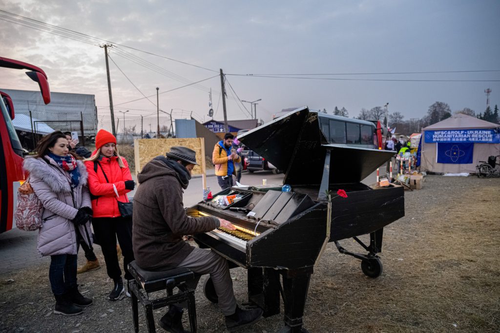 Ukraine-Krieg / Grenzerfahrungen: Die Flucht ist zum Alltag geworden