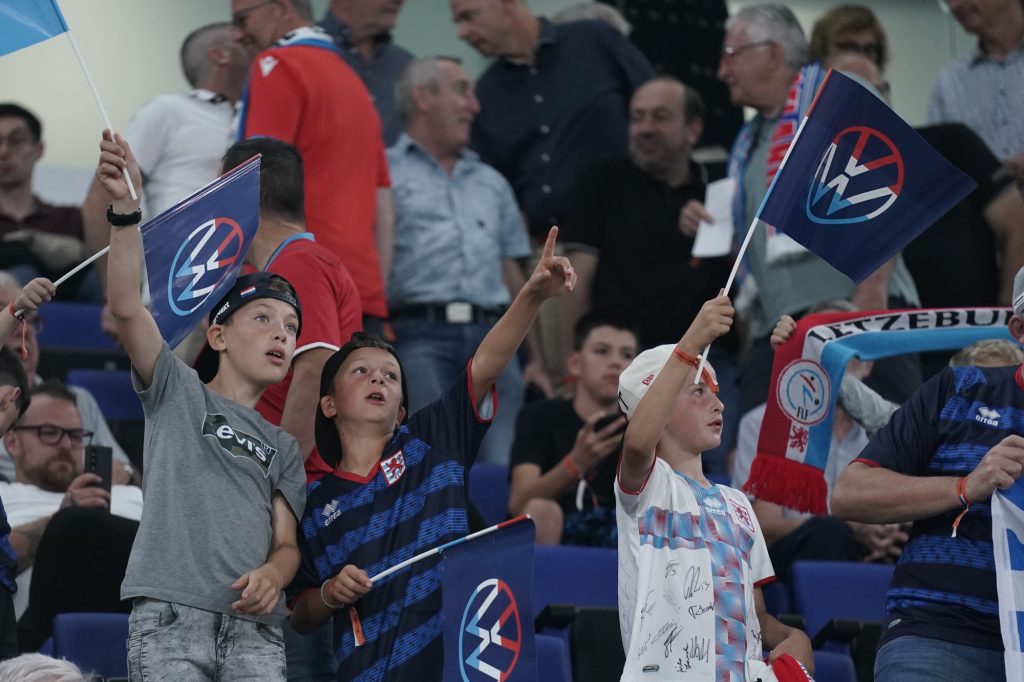 Public Viewing / Ein Abend, der zusammenschweißt: So bereitet sich Luxemburg auf das Halbfinale vor