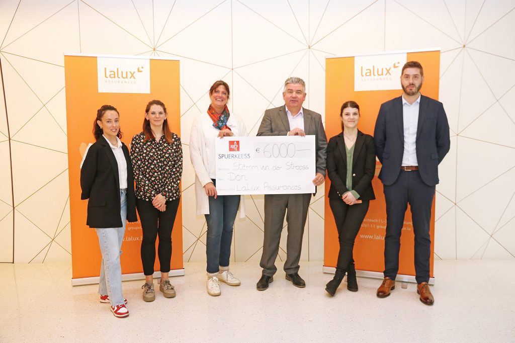 Spende / Lalux Assurances übergibt 6.000 Euro an die „Stëmm“
