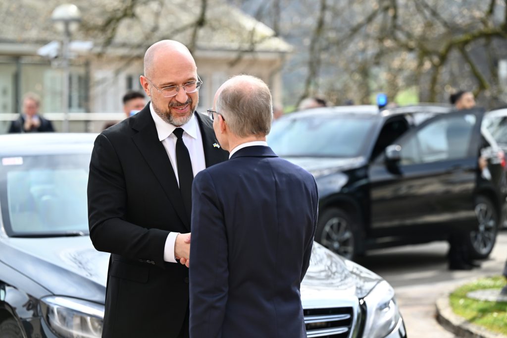 Ukraine-Konflikt / EU will russische Profite für ukrainische Waffen nutzen