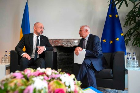 Der Vorschlag des EU-Außenbeauftragten Josep Borrell (r.) stößt europaweit auf Widerstand