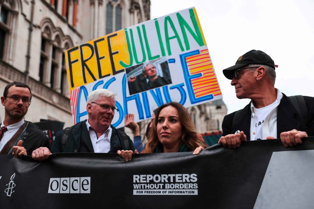 Noch vor US-Wahl / US-Regierung sucht anscheinend nach Lösung für Julian Assange