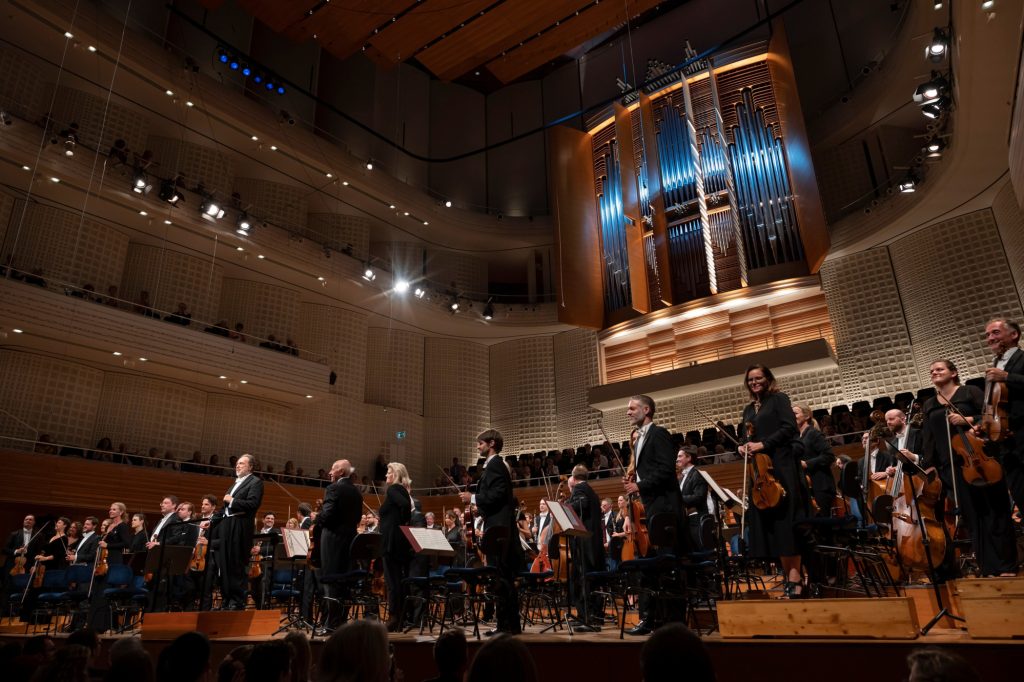 Alain spannt den Bogen / Lucerne Festival Orchestra: Frühlingsfest am Vierwaldstättersee