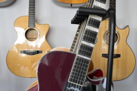 Neben selbstgebauten Gitarren verkauft João Godinho auch andere Qualitätsprodukte
