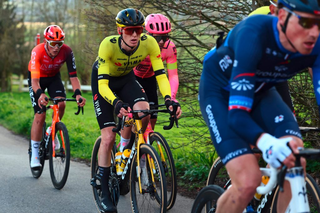 Dwars door Vlaanderen / Jorgenson-Sieg von Massensturz mit Alex Kirsch und Wout Van Aert überschattet