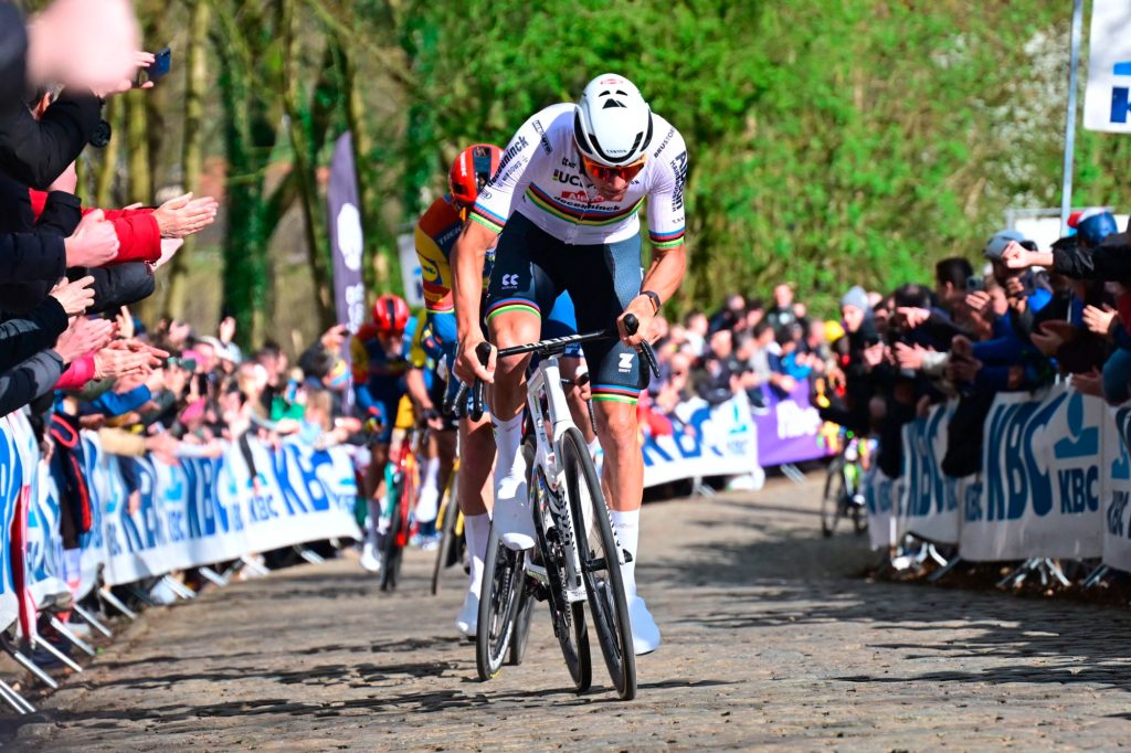 Radsport / Van der Poel vor einem gepflasterten Boulevard: Flandern-Rundfahrt am Sonntag ohne Luxemburger