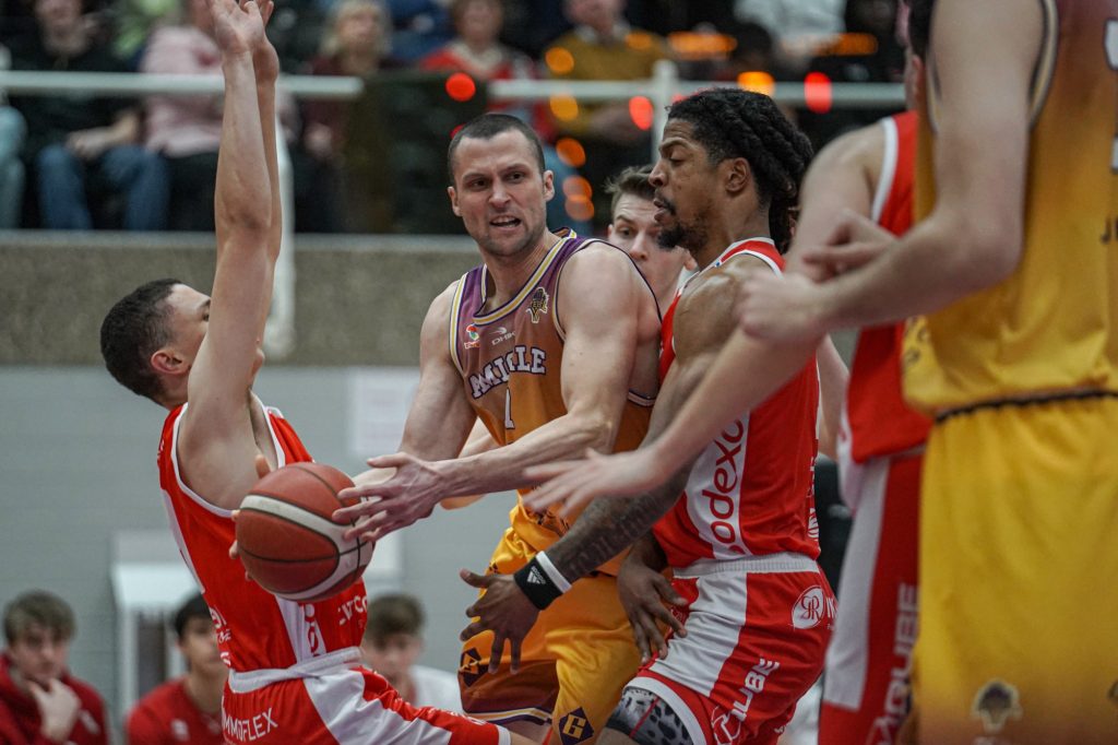Basketball / Steinsel macht im Entscheidungsspiel kurzen Prozess