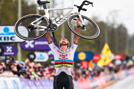 Radsport / Van der Poel wird zum Flandern-Rekordsieger