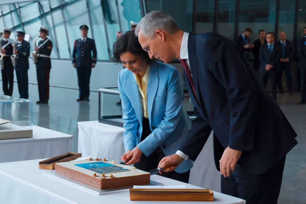 Verteidigung / 75 Jahre NATO: Biden bekräftigt Beistandspakt