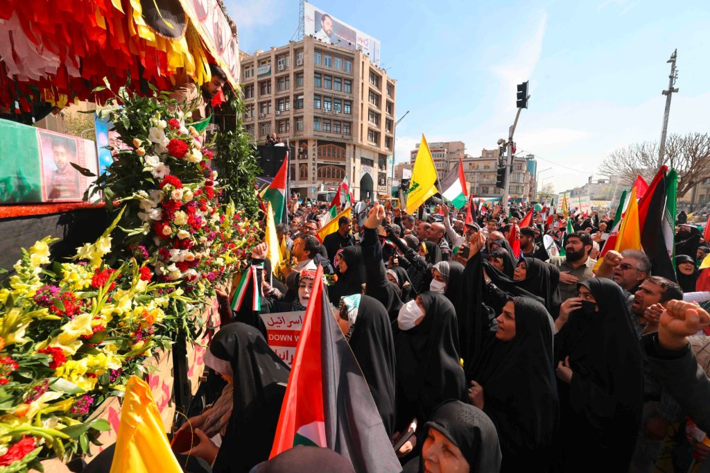 Iran / Tausende gedenken getöteter Revolutionsgarden und protestieren gegen Israel