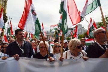 Ungarn / Rund 100.000 Menschen protestieren in Budapest gegen Orban