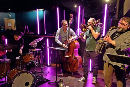 Le dernier concert organisé par New Jam, c’était le 24 février à l’Ariston avec le tromboniste sarrois Christof Thewes, le batteur luxembourgeois Michel Meis, le contrebassiste berlinois Jan Roder et l’incontournable Luciano Pagliarini au saxophone