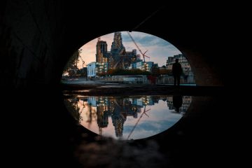 Fünf Jahre nach Brand / Pariser Kathedrale Notre-Dame bekommt zeitgenössische Fenster und soll am 8. Dezember wieder eröffnen