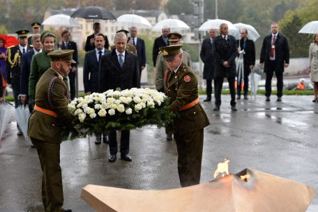 Wie schon 2019 in Luxemburg steht auch diesmal der erste Tag des Staatsbesuchs in Belgien ganz im Zeichen der Tradition: So wird am Dienstag unter anderem ein Blumenkranz niedergelegt.