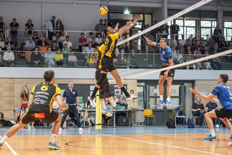 Volleyball / Erstes Finalspiel der Herren: Bartringen bricht am Ende ein