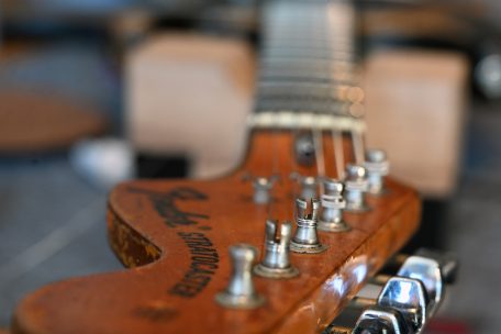 Diese 50 Jahre alte Fender Stratocaster wird demnächst repariert