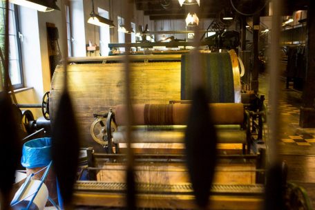 Die alte Tuchfabrik wurde 1992 zum Naturparkzentrum und Regionalmuseum für Textilhandwerk umgebaut