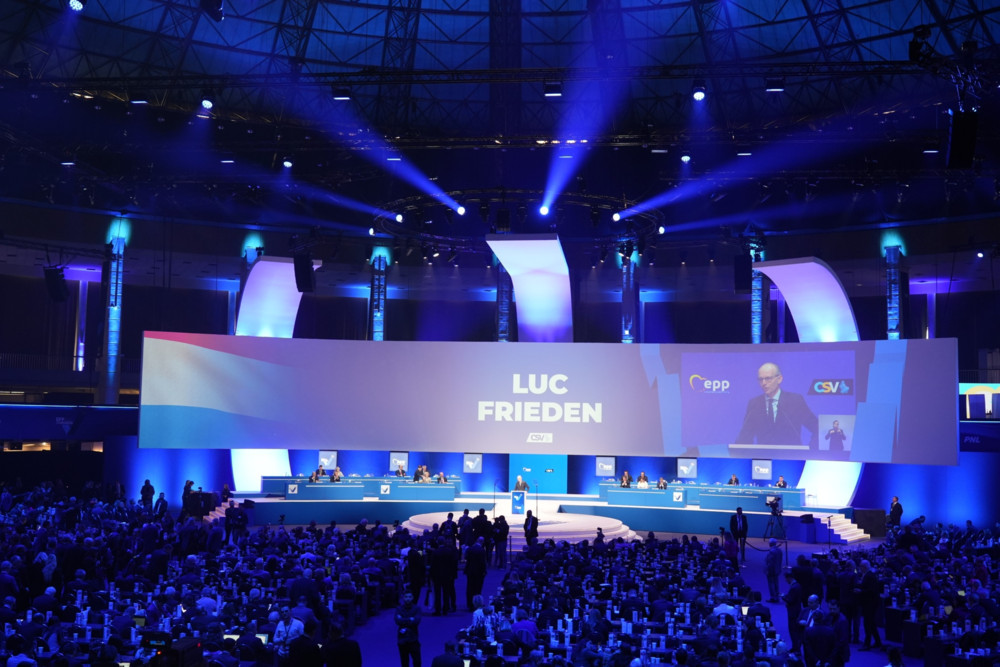 Regierungsflüge / Privatjets und Parteipolitik – Ungereimtheiten bei Antwort auf parlamentarische Frage