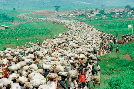 Zehntausende ruandische Flüchtlinge im Jahr 1996, die von den tansanischen Behörden gezwungen wurden, in ihr Land zurückzukehren, obwohl sie befürchteten, bei ihrer Rückkehr getötet zu werden