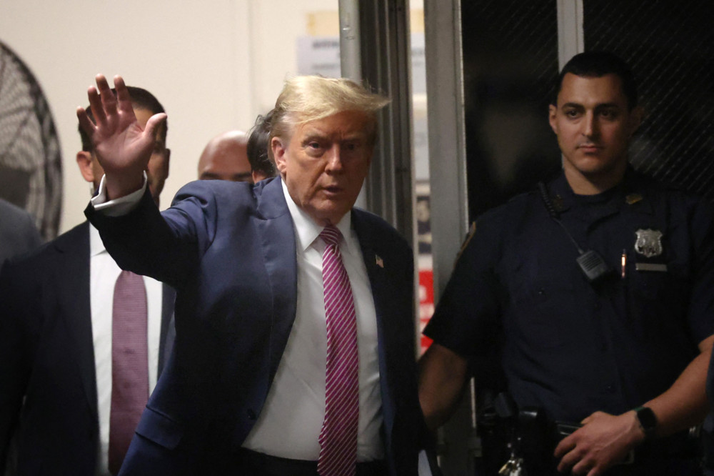 USA / Jury für Strafprozess gegen Trump komplett - Mann zündet sich vor Gericht selbst an