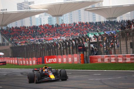 Formel 1 / Verstappen rast auch in China allen davon
