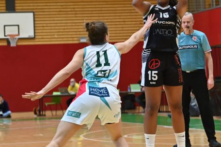 Nachdem Ehis Etute in Foultrouble geriet, schaffte es Hostert allmählich, den Liga-MVP in den Griff zu bekommen