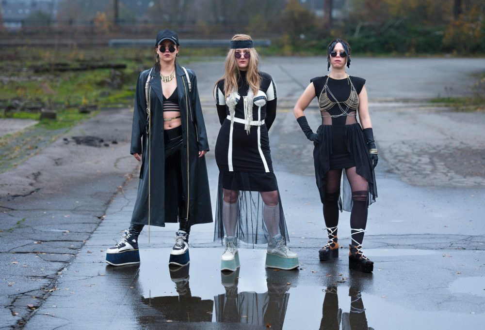 Theaterstück „Nornen“ / Loki trifft auf Xi Jingping