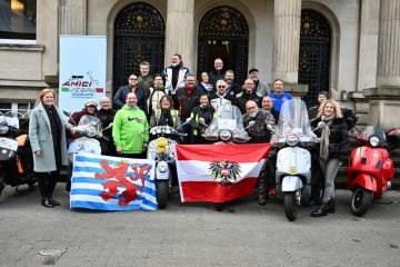 Charity Tour / Sandy fährt für Wohltätigkeitsaktion mit der Vespa von Österreich nach Luxemburg