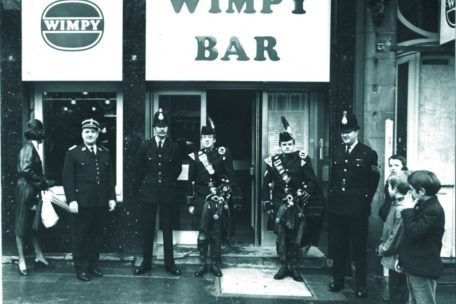 Feierliche Eröffnung des zweiten Wimpy-Restaurants 1971 auf der place d'Armes