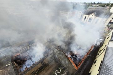 Leudelingen / Großbrand auf einem Bauernhof: Rettungskräfte finden Leiche 