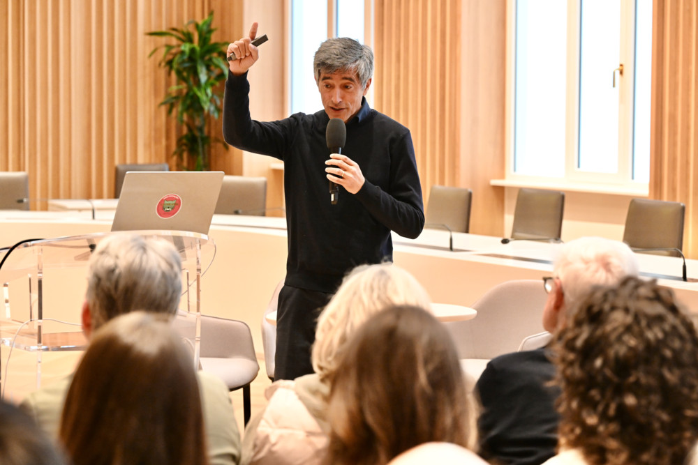 Klimawochen / Ranga Yogeshwar bringt Emil, den Eiskönig und Pablo Picasso nach Esch