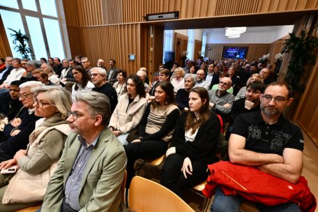 Volle Hütte im Sitzungssaal des Escher Rathauses