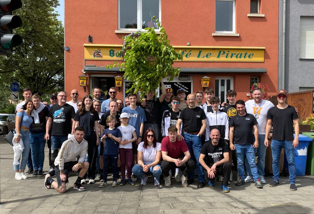Luxemburg / Laubkränze zum 1. Mai: Wie Vereine wie der Handball Esch eine Tradition pflegen