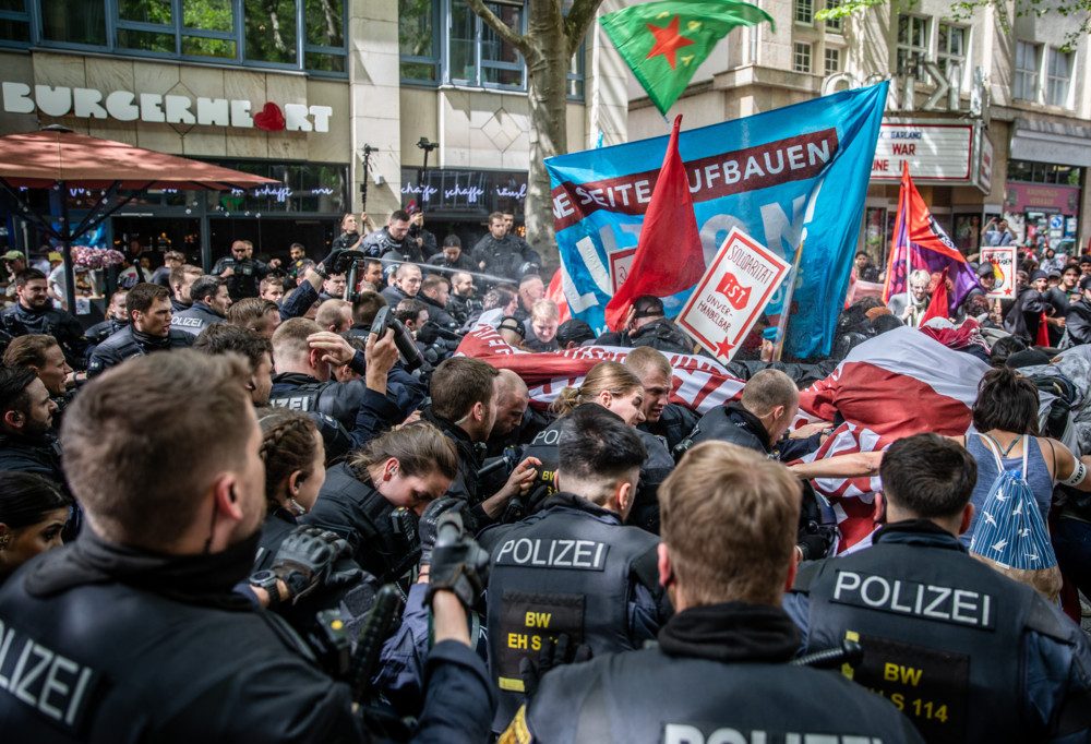 1. Mai / Linke Demonstrationen zu 1. Mai beginnen – teilweiser Abbruch in Stuttgart